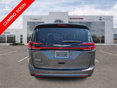Certified 2022 Chrysler Pacifica Touring-L FWD image 4