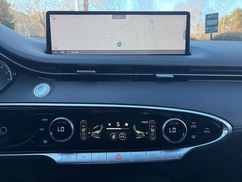 Certified 2023 Genesis GV70 2.5T Select w/ Select Package image 9