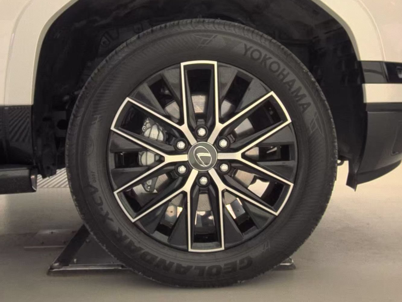 Used 2025 Lexus GX 550 w/ Cold Area Package AWD/4WD image 21