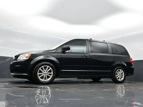 Used 2016 Dodge Grand Caravan SXT FWD image 13