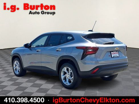 New 2026 Chevrolet Trax LS w/ LS Convenience Package FWD image 3
