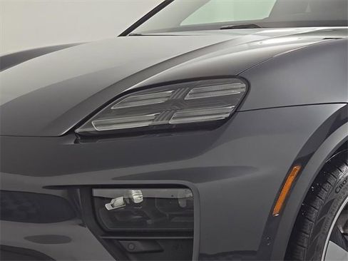Certified 2025 Porsche Macan 4S Electric image 12