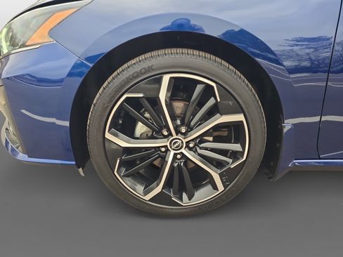 Used 2024 Nissan Altima 2.5 SR w/ SR Premium Package image 9