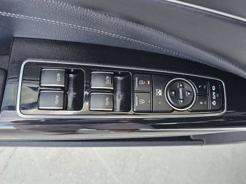 Used 2015 Kia K900 Premium RWD image 23