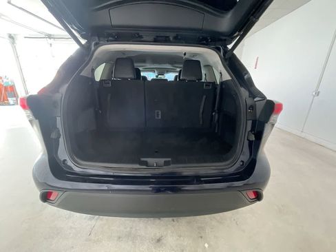 Used 2020 Toyota Highlander XLE image 25