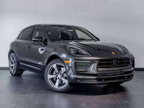 Certified 2025 Porsche Macan image 7