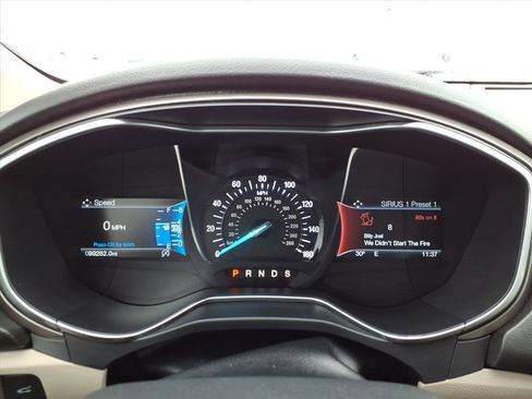 Used 2017 Ford Fusion SE w/ Fusion SE Technology Package image 21