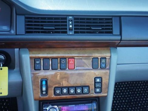 Used 1995 Mercedes-Benz E 320 Convertible image 23