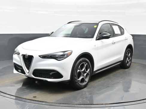 Used 2024 Alfa Romeo Stelvio Ti w/ Active Assist Plus Package image 2