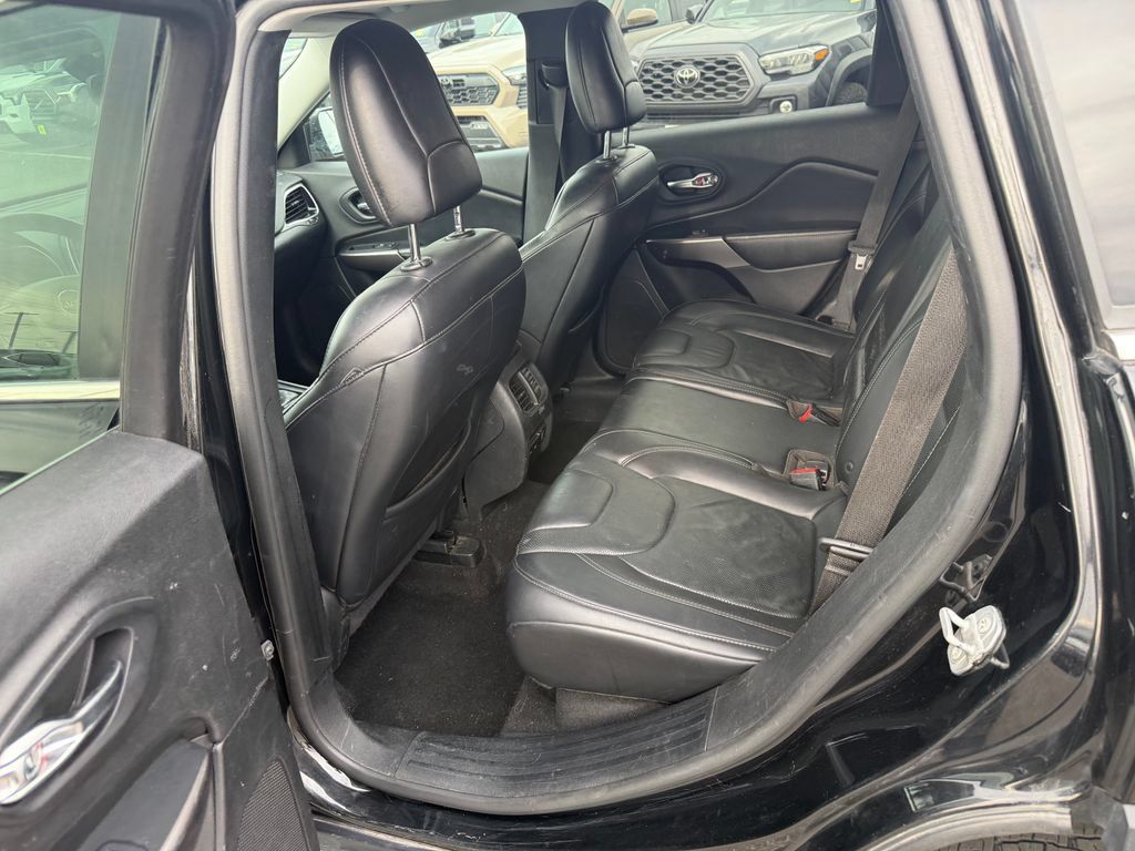 Used 2019 Jeep Cherokee Limited AWD/4WD image 5
