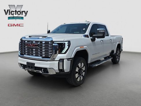 Used 2024 GMC Sierra 3500 Denali w/ Denali Reserve Package AWD/4WD image 3
