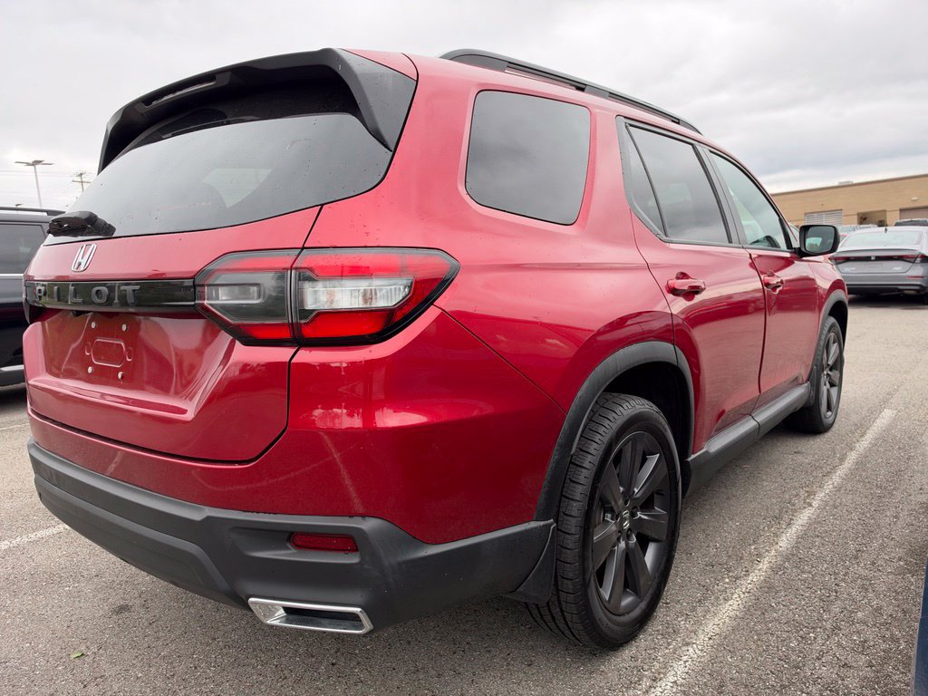 Used 2024 Honda Pilot Sport image 4
