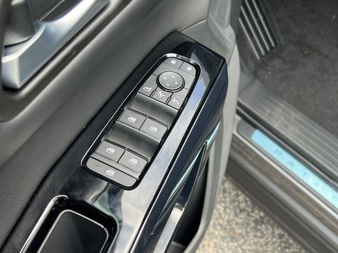 New 2026 Nissan Pathfinder Platinum FWD image 17