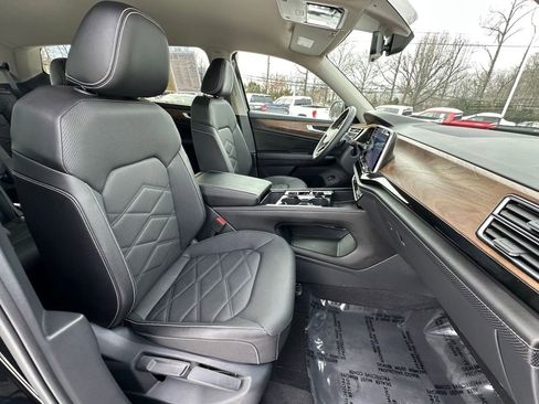 Used 2024 Volkswagen Atlas SE image 25