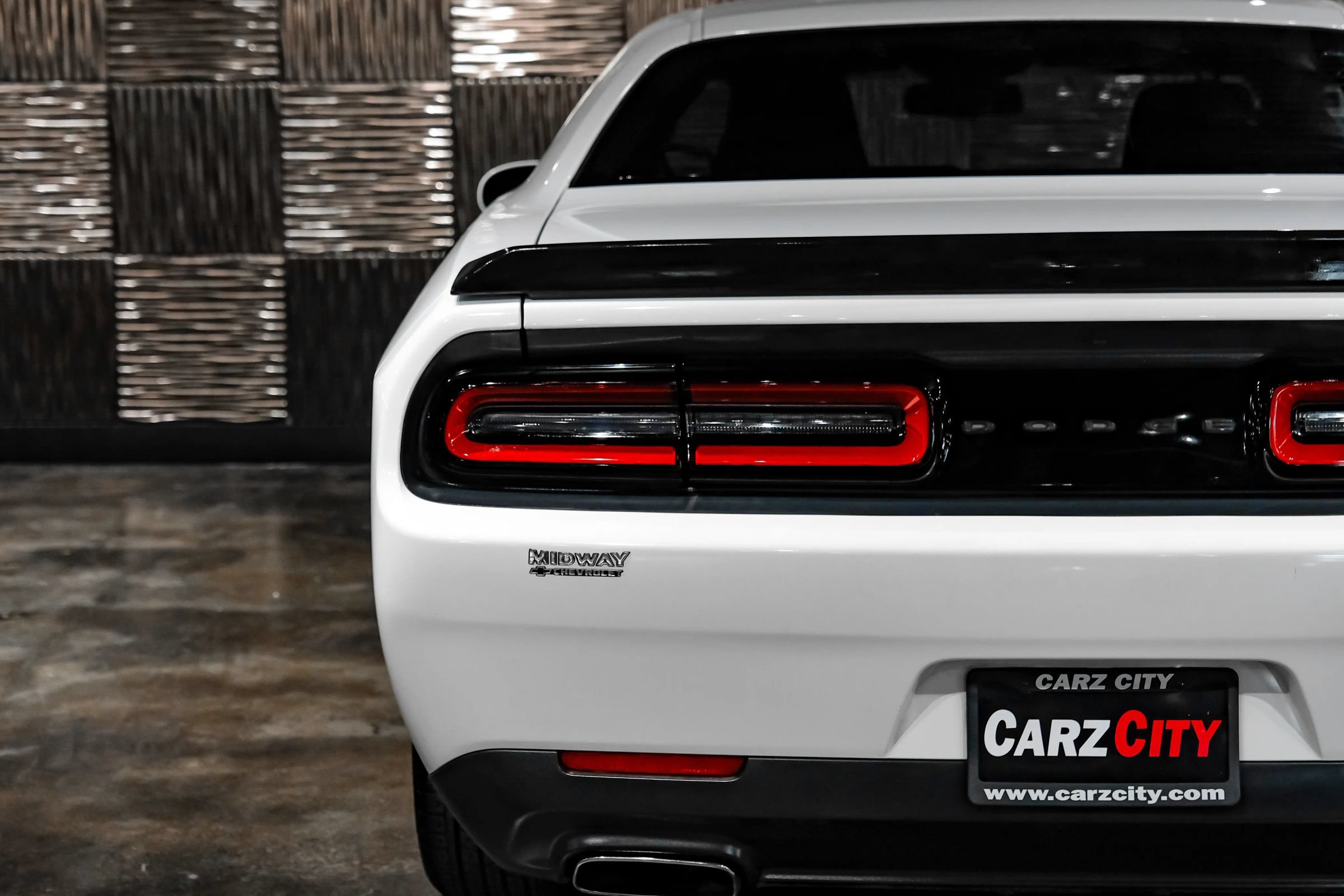 Used 2016 Dodge Challenger SXT RWD image 39