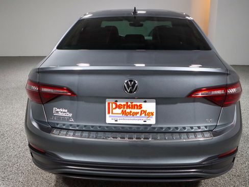 Used 2024 Volkswagen Jetta SE w/ Panoramic Sunroof Package image 8