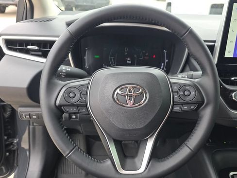 Used 2025 Toyota Corolla XLE FWD image 14
