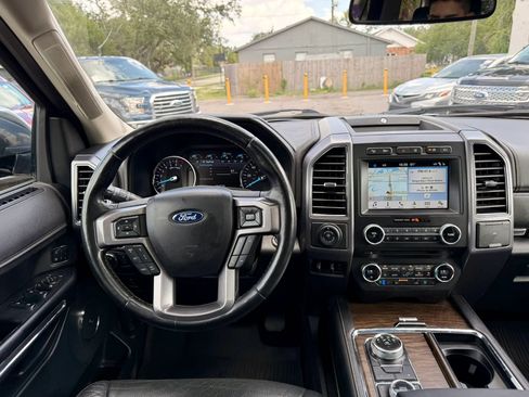 Used 2018 Ford Expedition Platinum AWD/4WD image 16