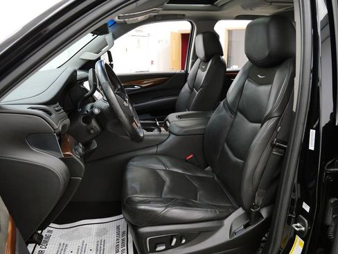 Used 2019 Cadillac Escalade Luxury w/ Escalade Sport Edition image 15