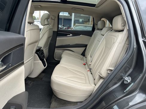 Used 2017 Lincoln MKX Reserve w/ Driver Assistance Package image 12