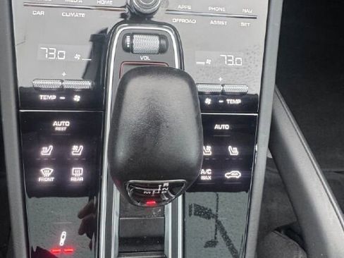 Used 2023 Porsche Cayenne Platinum Edition image 26