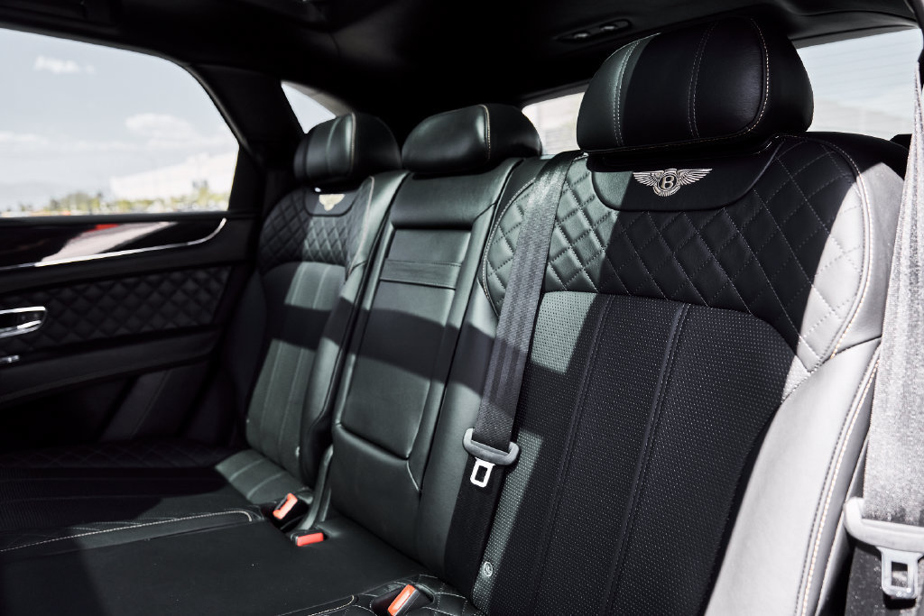 Used 2017 Bentley Bentayga AWD/4WD image 38