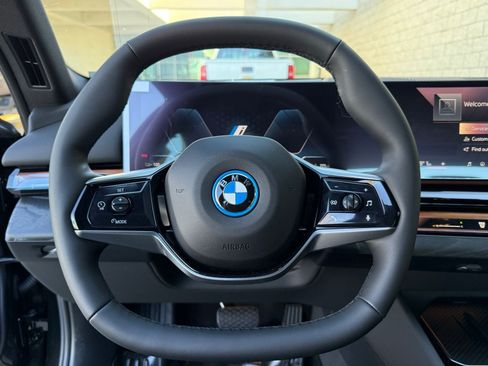 New 2026 BMW i5 eDrive40 image 17