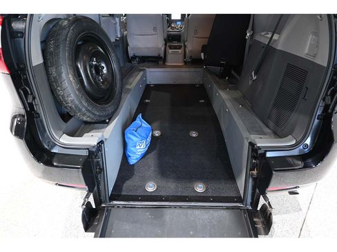 Used 2019 Toyota Sienna XLE FWD image 19