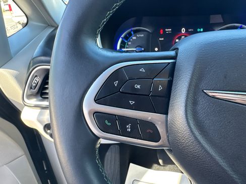 Used 2018 Chrysler Pacifica Touring-L image 23