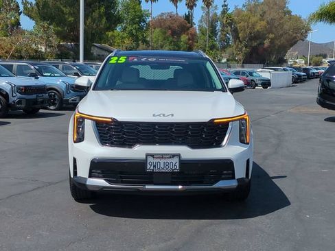 Certified 2025 Kia Sorento EX w/ EX Panoramic Sunroof Package AWD/4WD image 8