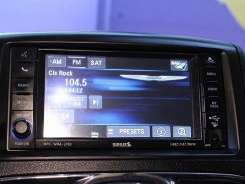 Used 2016 Chrysler Town & Country Touring image 25