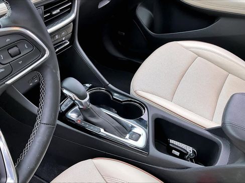 Used 2025 Buick Encore GX Avenir w/ Avenir Technology Package image 17