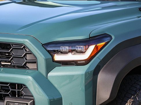 Used 2025 Toyota 4Runner Trailhunter image 7