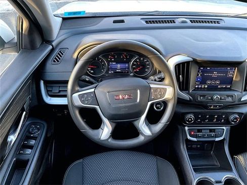 Used 2024 GMC Terrain SLE image 5
