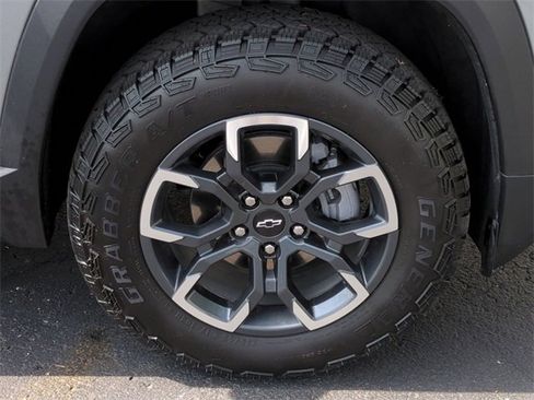 Certified 2025 Chevrolet Equinox ACTIV image 32