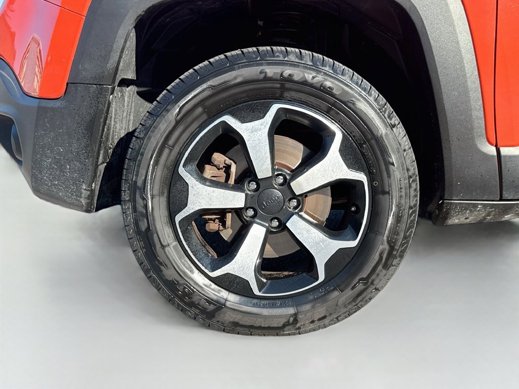 Used 2019 Jeep Renegade Trailhawk w/ Cold Weather Group II AWD/4WD image 31