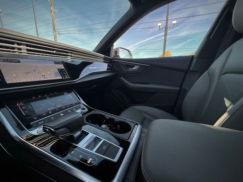 Used 2019 Audi Q8 Premium image 39