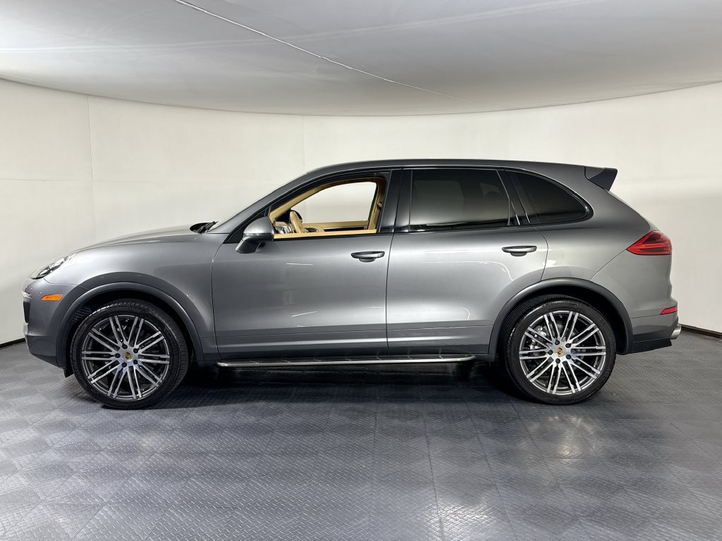 Used 2017 Porsche Cayenne S AWD/4WD image 2