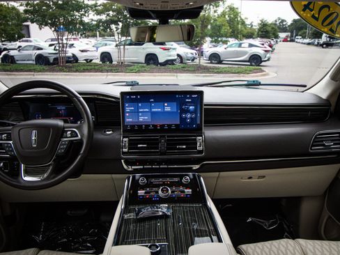 Used 2024 Lincoln Navigator L Black Label AWD/4WD image 30