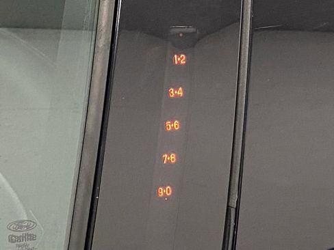 Used 2018 Ford Explorer XLT w/ Equipment Group 202A image 25