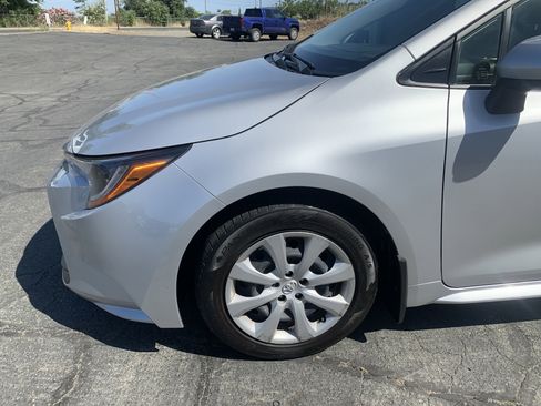 Used 2023 Toyota Corolla LE FWD image 9