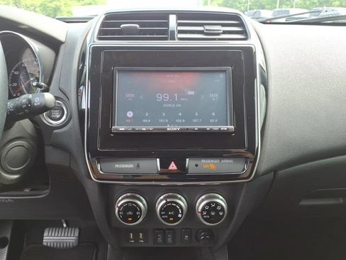 Used 2020 Mitsubishi Outlander Sport SE FWD image 23