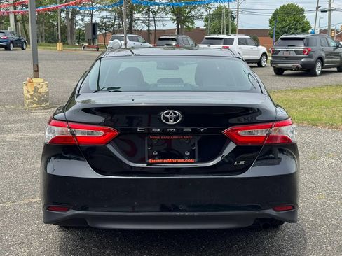 Used 2018 Toyota Camry LE FWD image 4