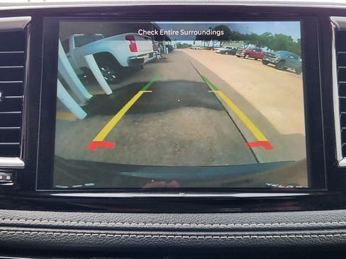 Used 2023 Chrysler Pacifica Limited FWD image 19