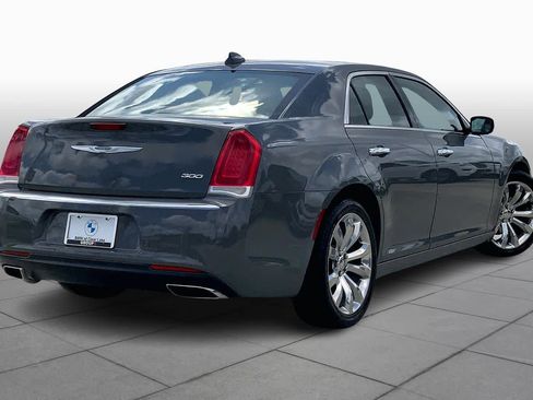 Used 2018 Chrysler 300 Limited image 12