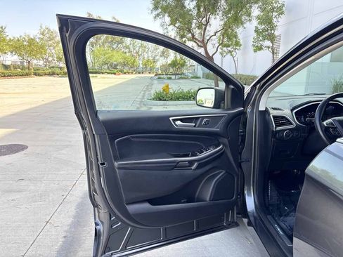 Used 2017 Ford Edge Titanium w/ Equipment Group 302A AWD/4WD image 20