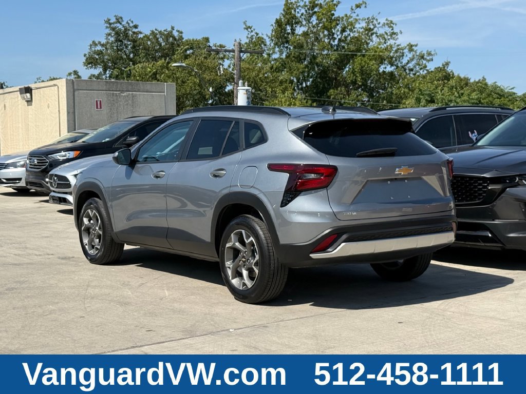 Used 2026 Chevrolet Trax LT FWD image 4