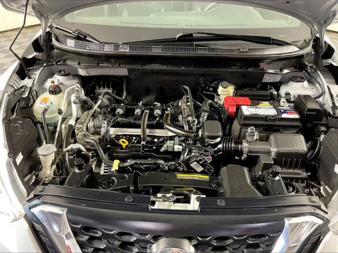 Used 2019 Nissan Kicks SV FWD image 29