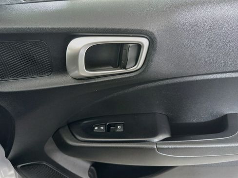 Used 2022 Hyundai Venue SEL FWD image 30