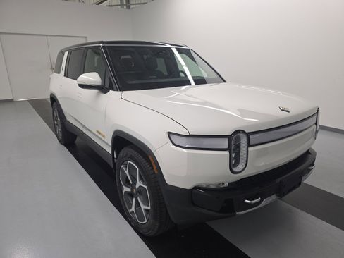 Used 2023 Rivian R1S Adventure AWD/4WD image 7